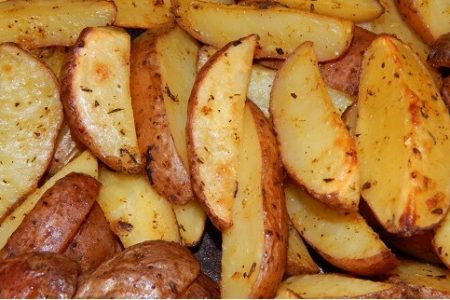 A Detailed Guide On How To Reheat Potato Wedges!