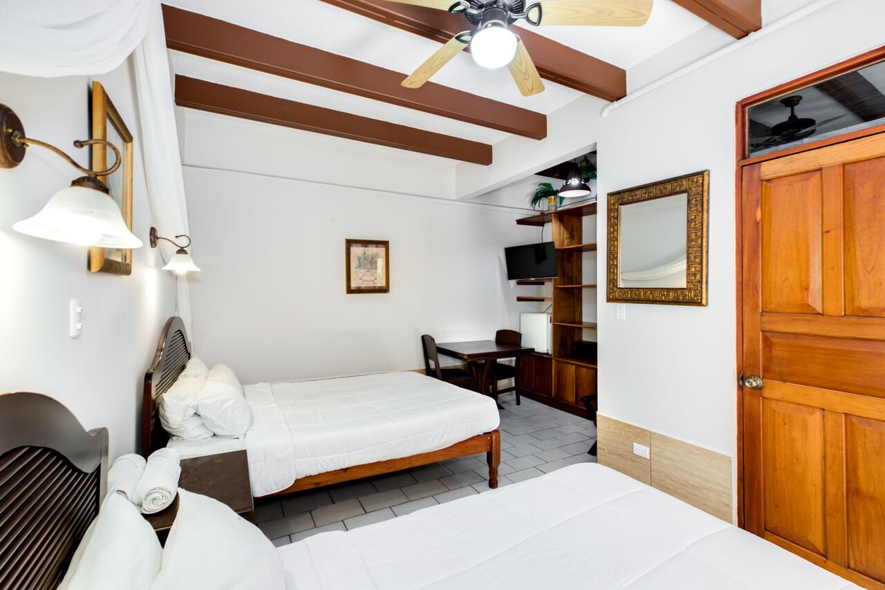 2 Double Beds Room