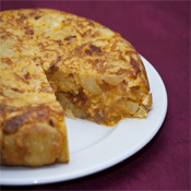 Tortilla de Patatas con <br/>Chorizo